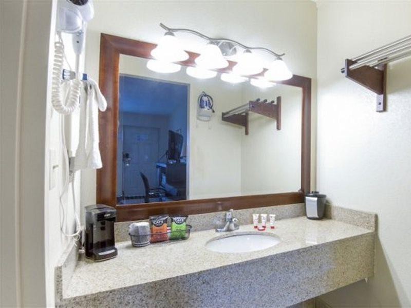 Econo Lodge Forest City Buitenkant foto