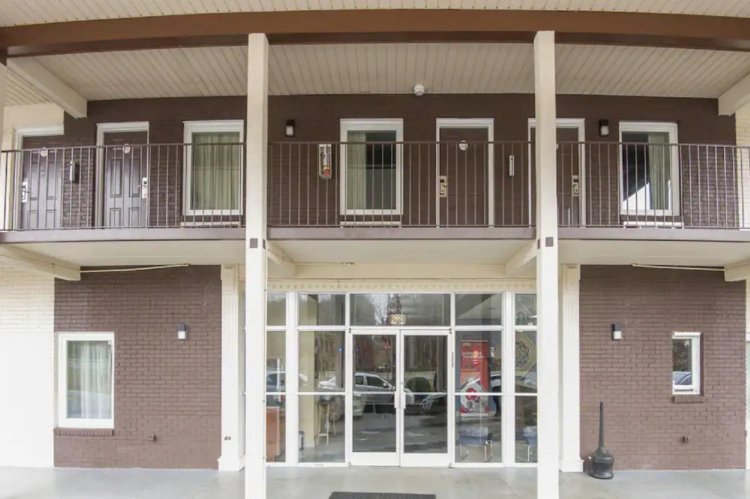 Econo Lodge Forest City Buitenkant foto