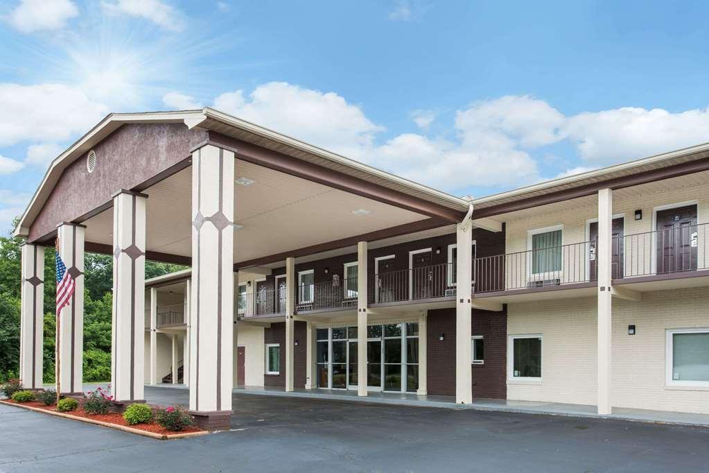 Econo Lodge Forest City Buitenkant foto