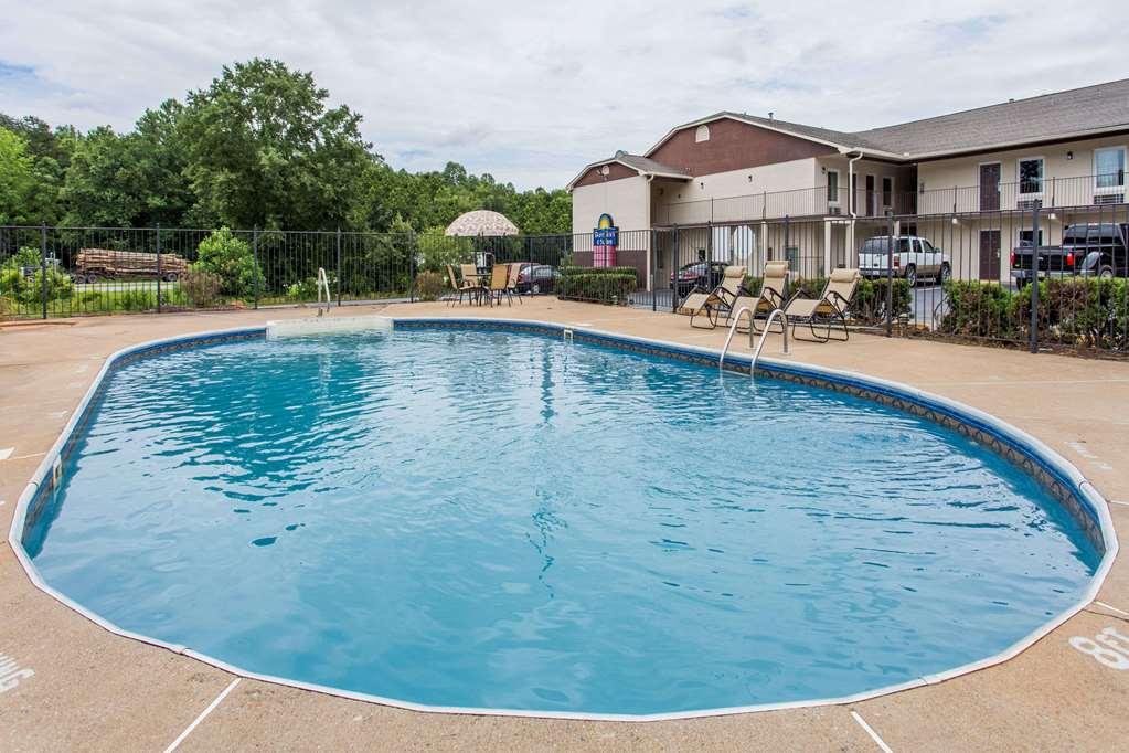 Econo Lodge Forest City Buitenkant foto